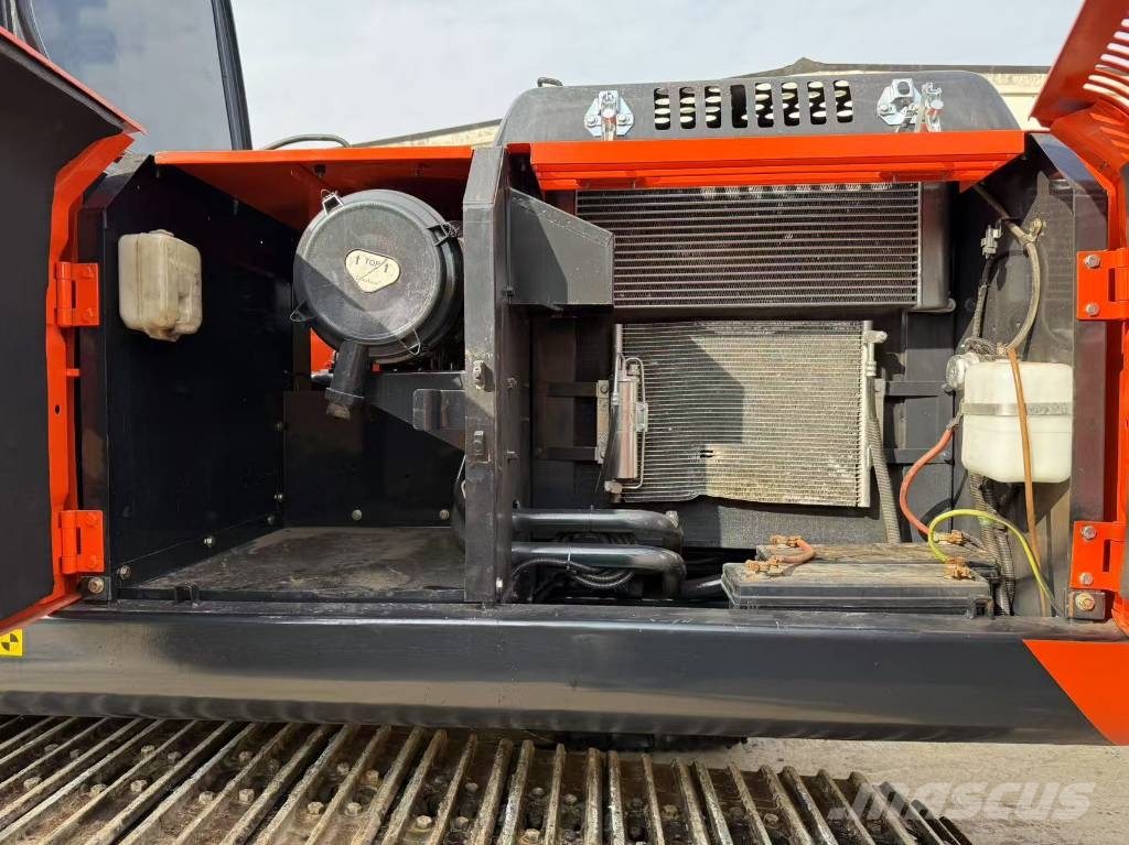 Hitachi 210LC حفارات زحافة