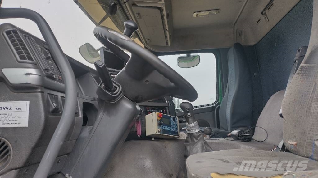 Volvo FM9 6x2 pakkaaja +nostin +etukippo Otros camiones