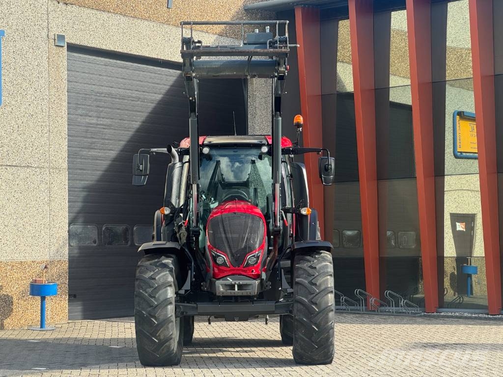 Valtra N134 HiTech 5, Frontloader, airbrakes, 3692 hours! Traktori