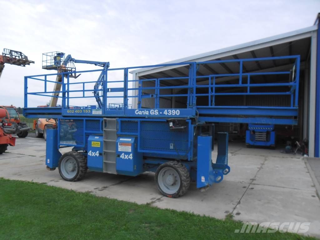 Genie 4390 Vertikalna dvigala