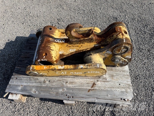 CAT 320 Connection Link Excavator