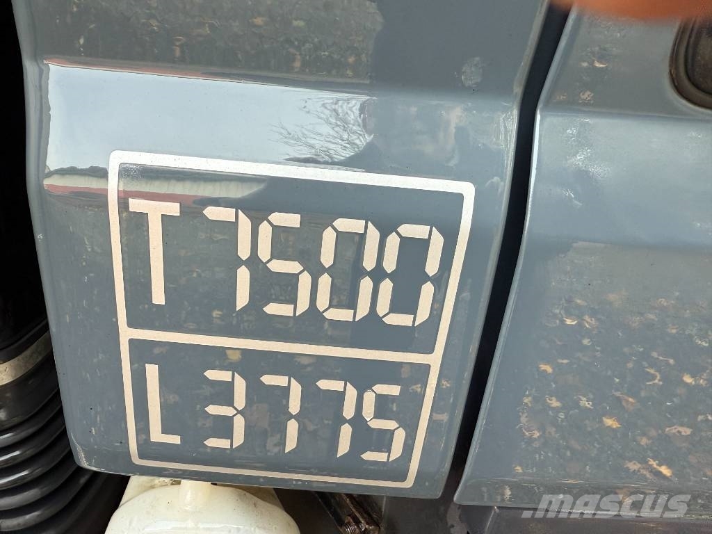 Mitsubishi Fuso Canter 7C15 شاحنات بغطاء جانبي