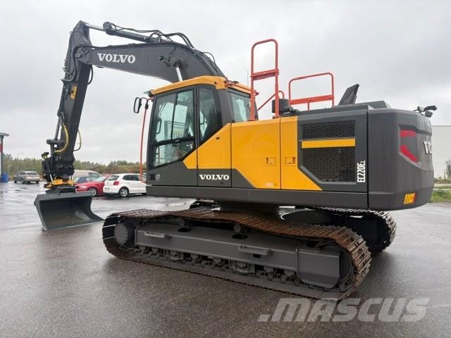 Volvo EC220EL PYÖRITTÄJÄLLÄ Excavadoras de cadenas
