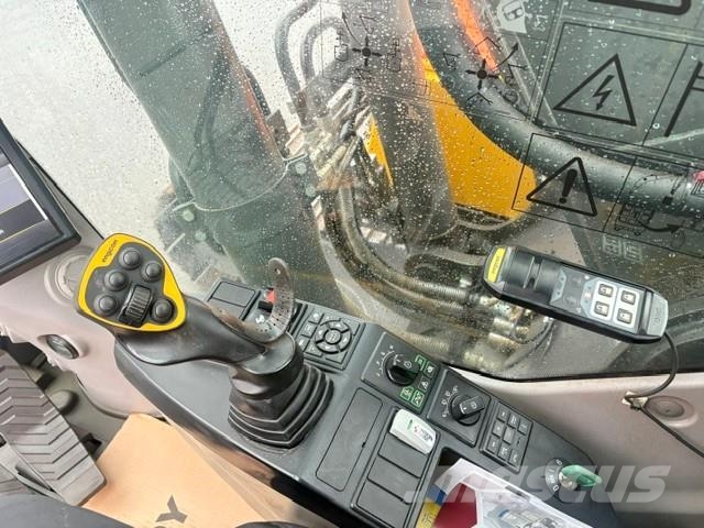 Volvo EC220EL PYÖRITTÄJÄLLÄ Excavadoras de cadenas