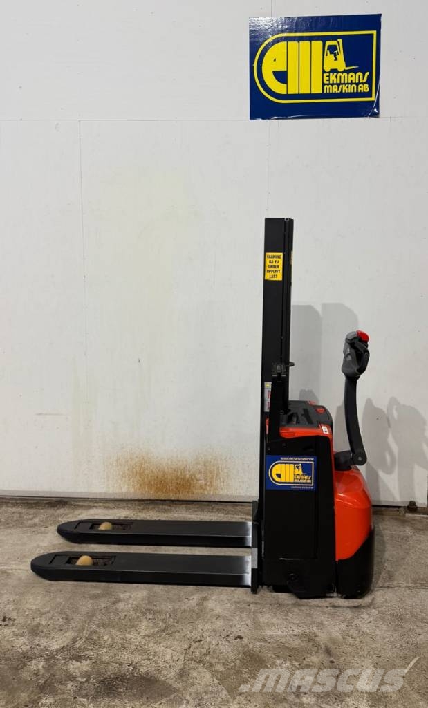 BT truck SWE 080L Pedestrian stacker