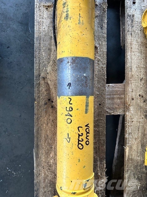 Volvo l 220 d wał komplet Осі