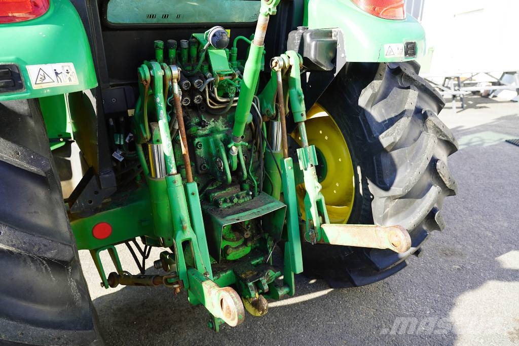 JOHN DEERE 5820 / XCR942 Traktorid
