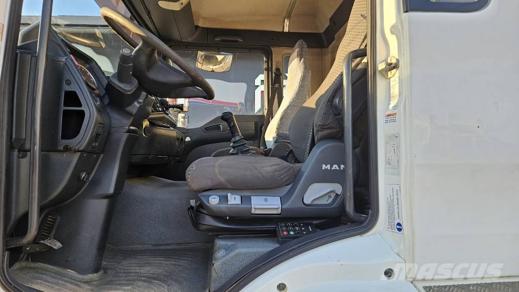 MAN TGA 33.480 6x4 tipper - air condition Tipper trucks