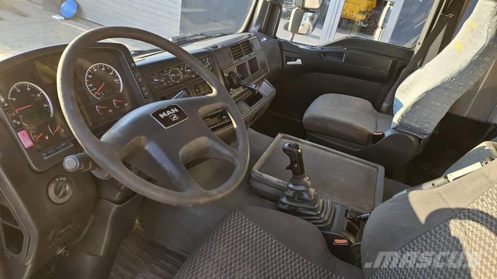MAN TGA 33.480 6x4 tipper - air condition Tipper trucks