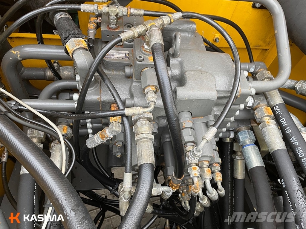 Volvo EC210BLC main hydraulic distributor Hydraulics