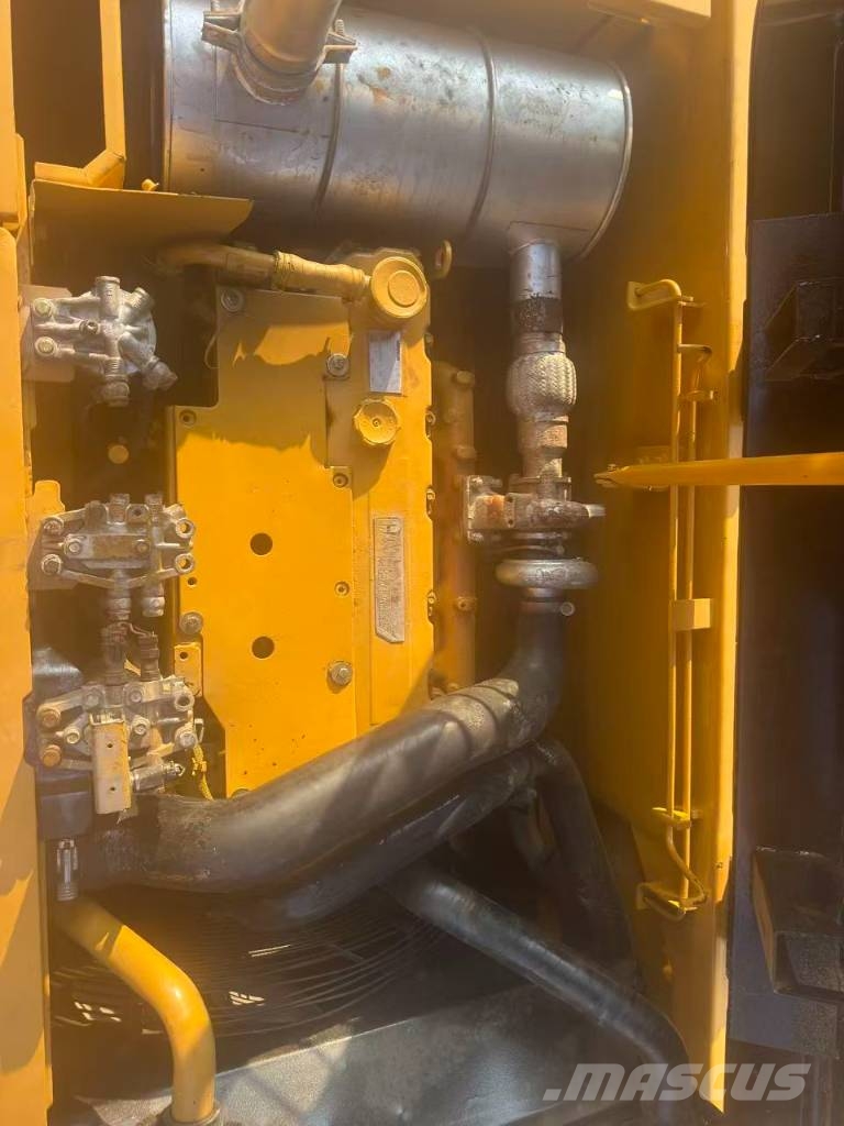 CAT 320D2 履带挖掘机