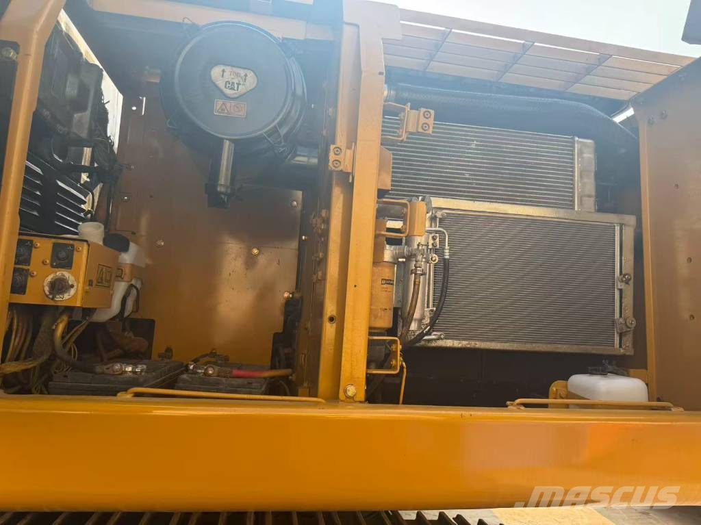 CAT 320D2 履带挖掘机