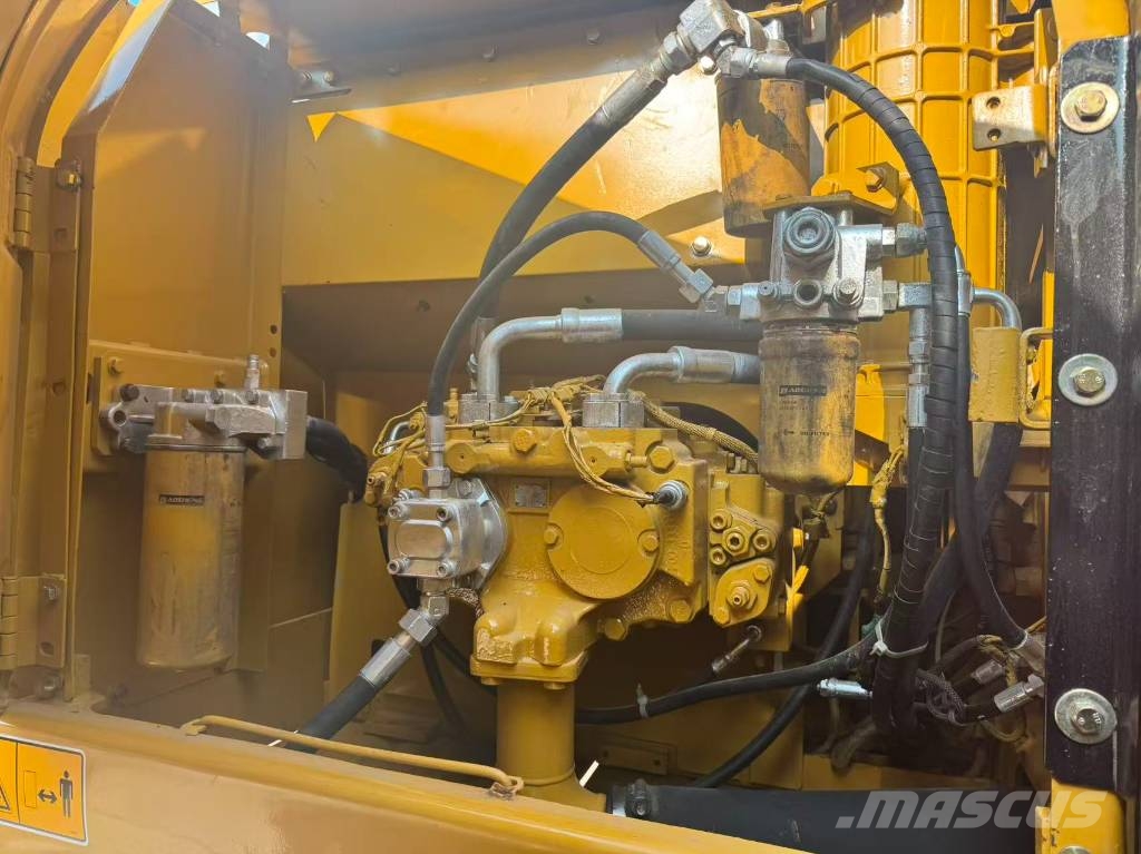 CAT 320D2 履带挖掘机