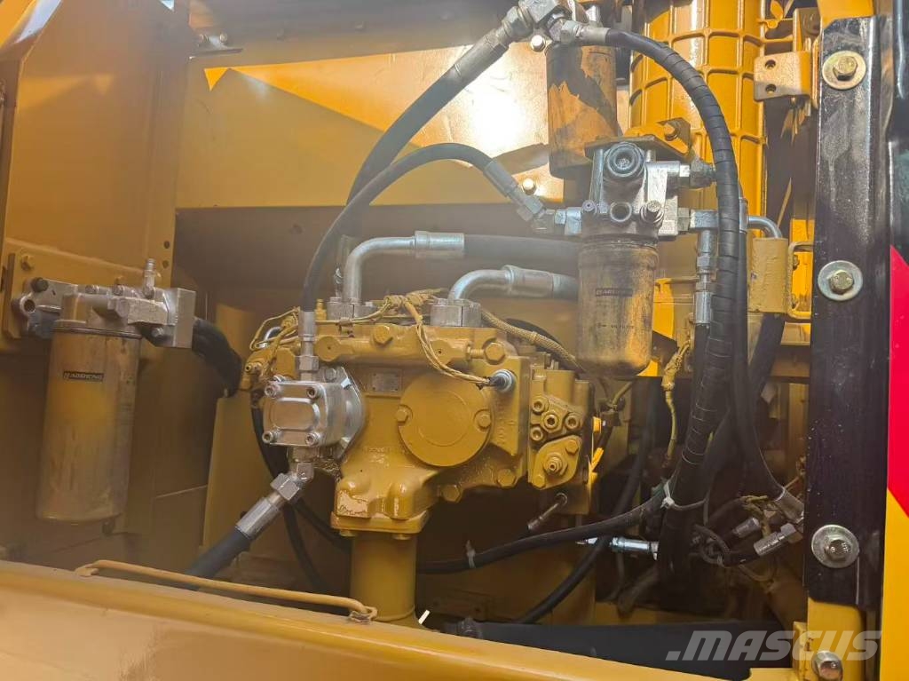 CAT 320D2 履带挖掘机