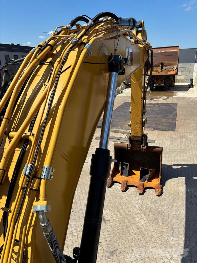 CAT 352 Raupenbagger