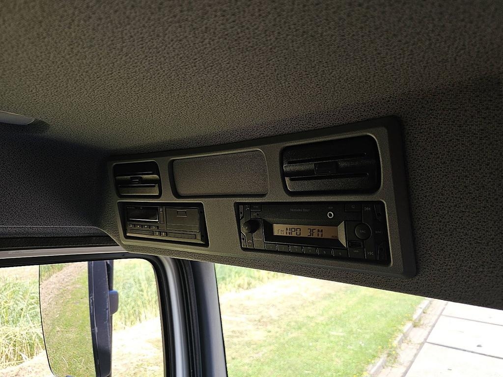Mercedes-Benz ATEGO 1530 LIFT AIRCO 7.2T PAYL Camiones con caja de remolque