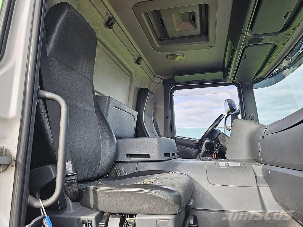 Scania P320 getraenke Bakwagens met gesloten opbouw