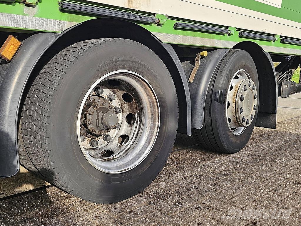 Scania P320 getraenke Bakwagens met gesloten opbouw