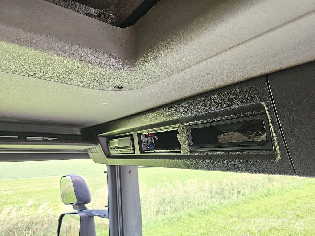 Scania P320 getraenke Bakwagens met gesloten opbouw