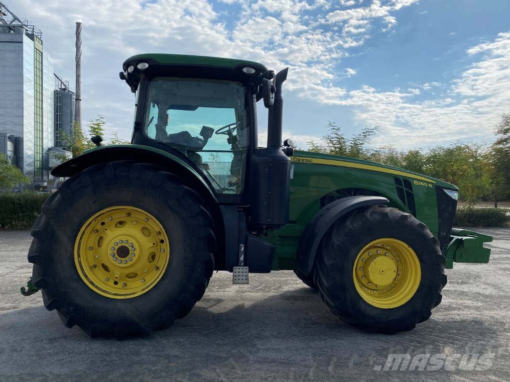 John Deere 8260 R New engine with factory warranty Traktori