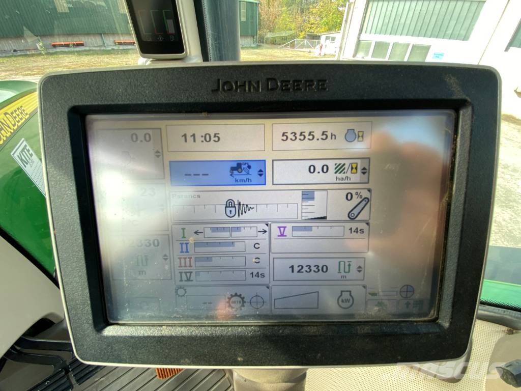 John Deere 8260 R New engine with factory warranty Traktori
