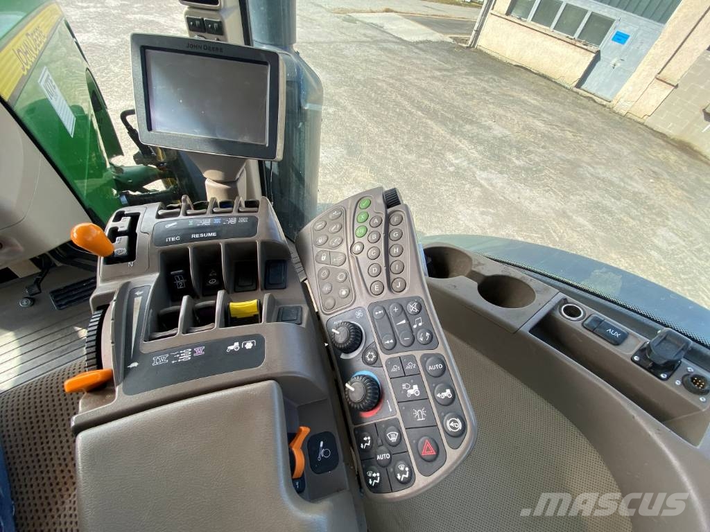 John Deere 8260 R New engine with factory warranty Traktori