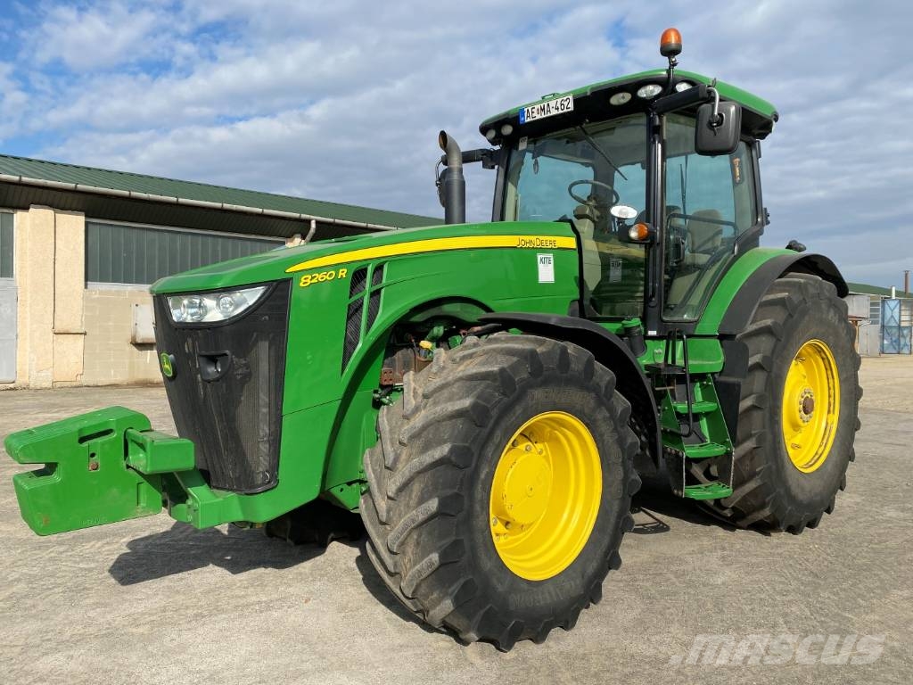 John Deere 8260 R New engine with factory warranty Traktori