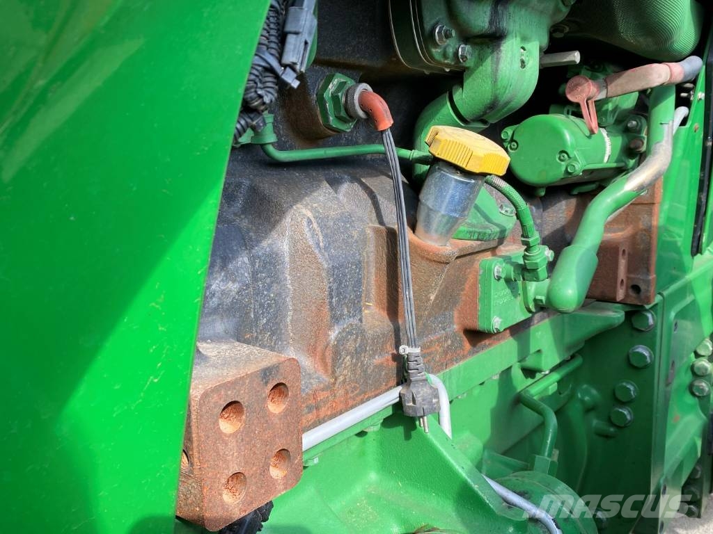 John Deere 8260 R New engine with factory warranty Traktori