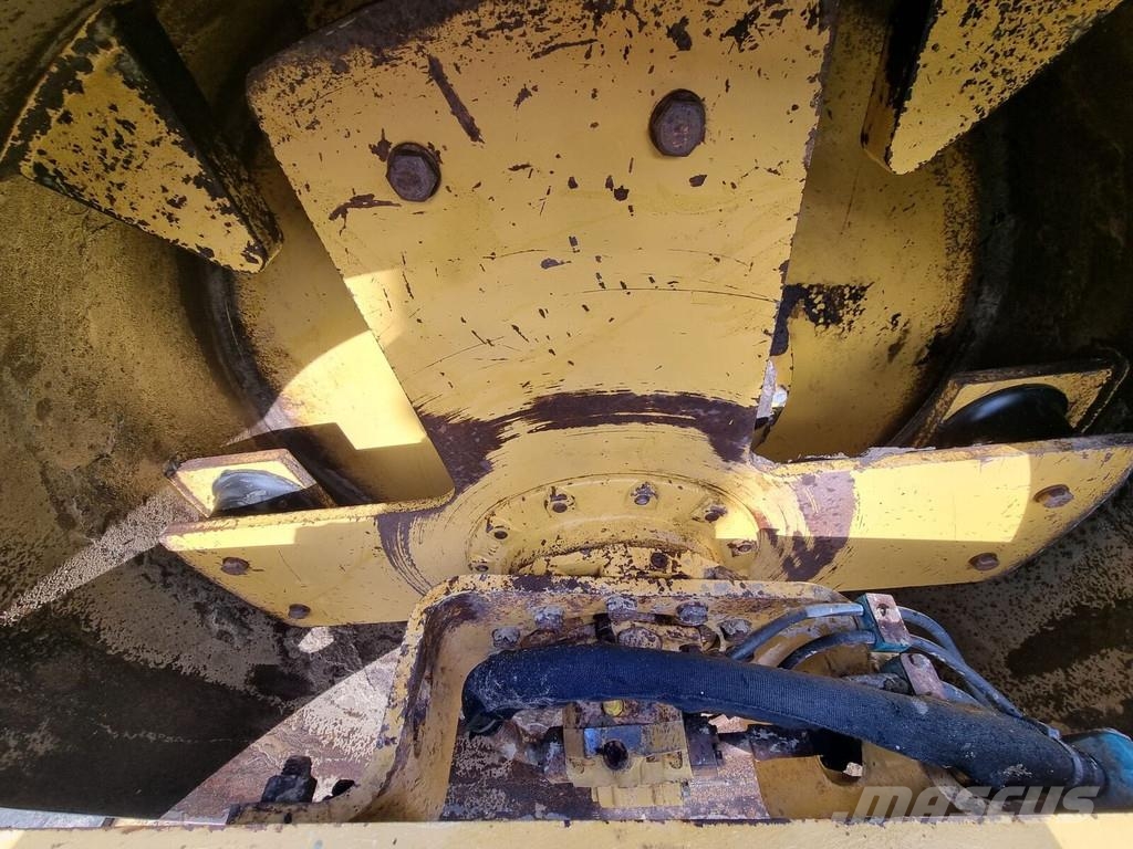 CAT CS 56 Single drum rollers