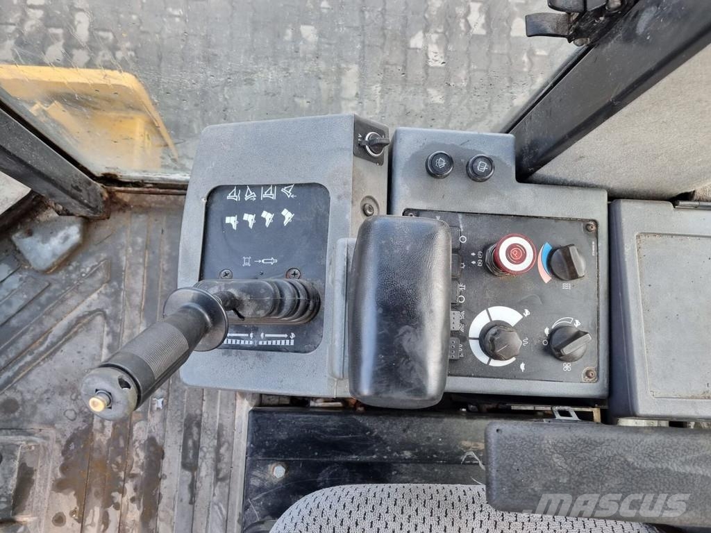 CAT CS 56 Single drum rollers