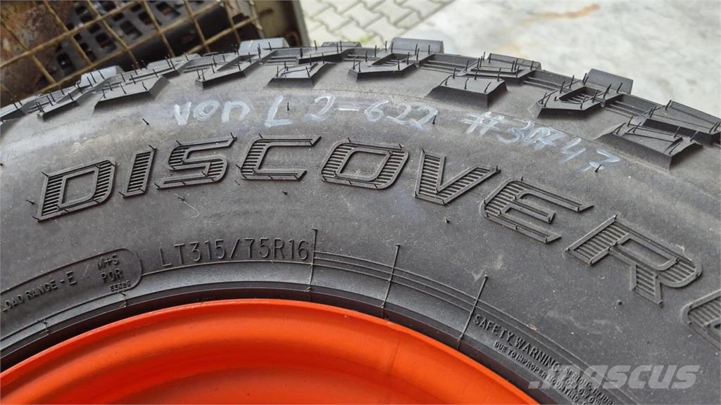 Kubota KOMMUNALBEREIFUNG 400/80R28 + 315/75R16 Otros accesorios para tractores