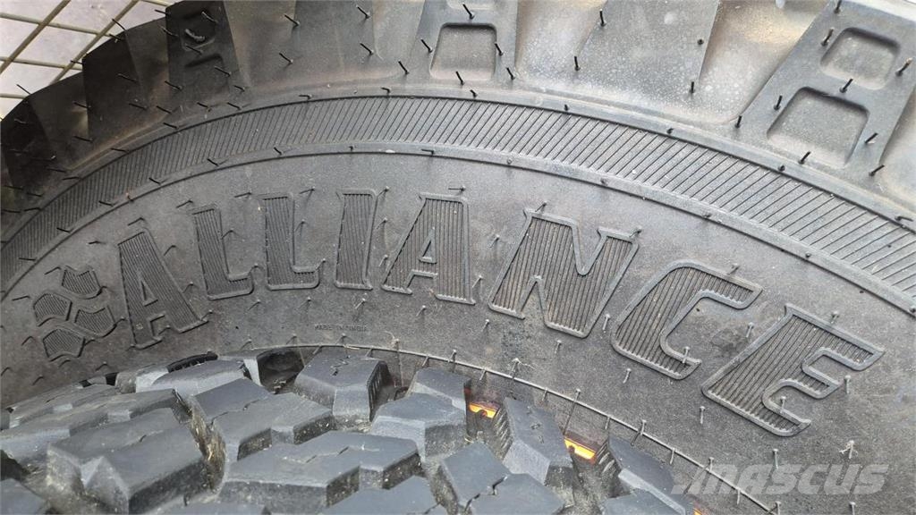 Kubota KOMMUNALBEREIFUNG 400/80R28 + 315/75R16 Otros accesorios para tractores
