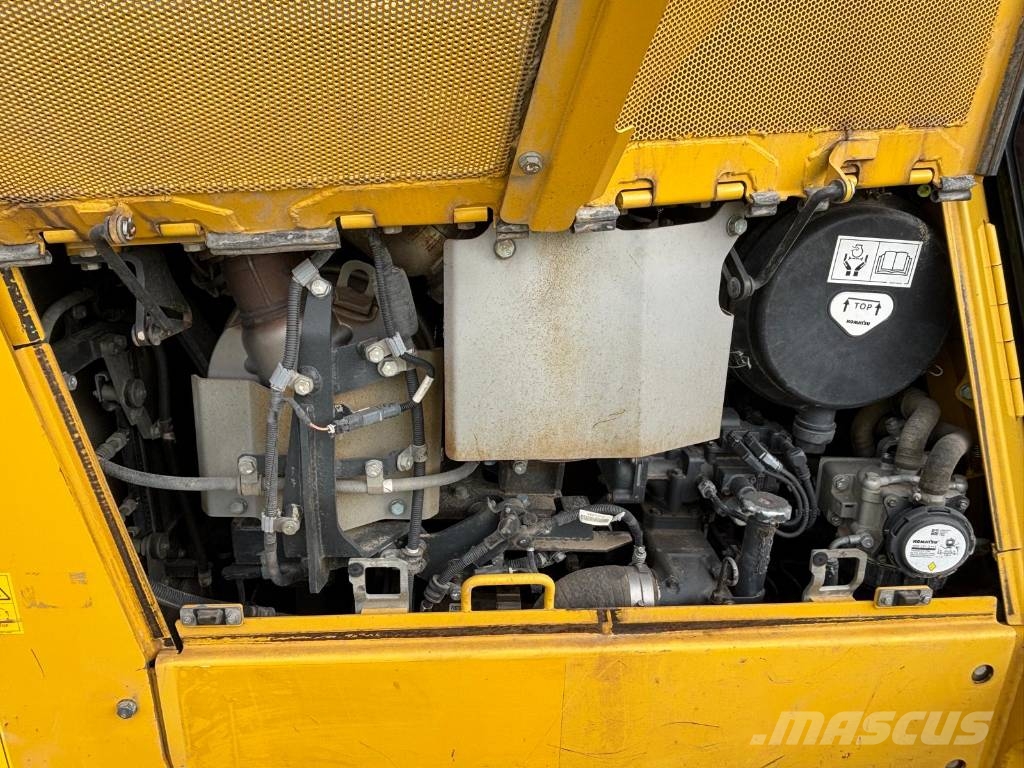 Komatsu D 65 EX-18 (CE - New UC - SU Blade) Rupsdozers
