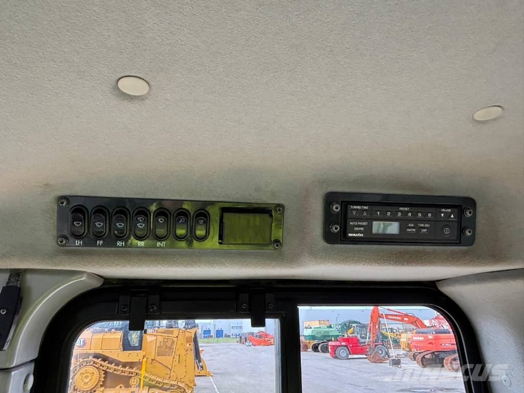 Komatsu D 65 EX-18 (CE - New UC - SU Blade) Rupsdozers