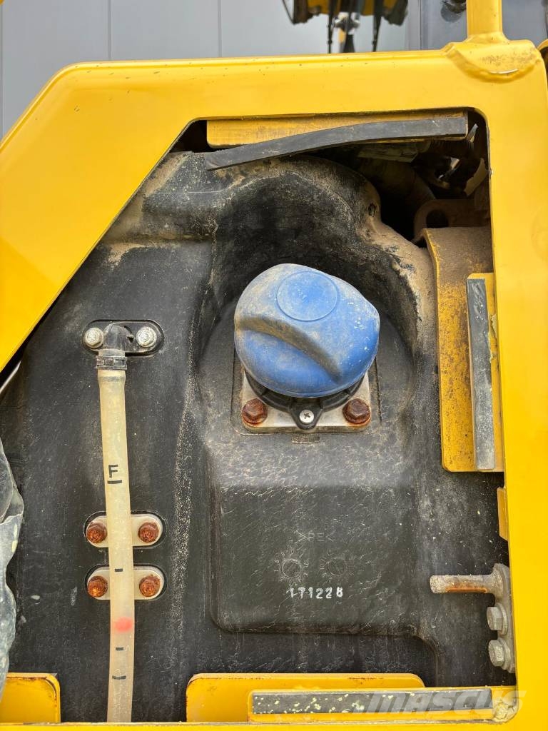 Komatsu D 65 EX-18 (CE - New UC - SU Blade) Rupsdozers