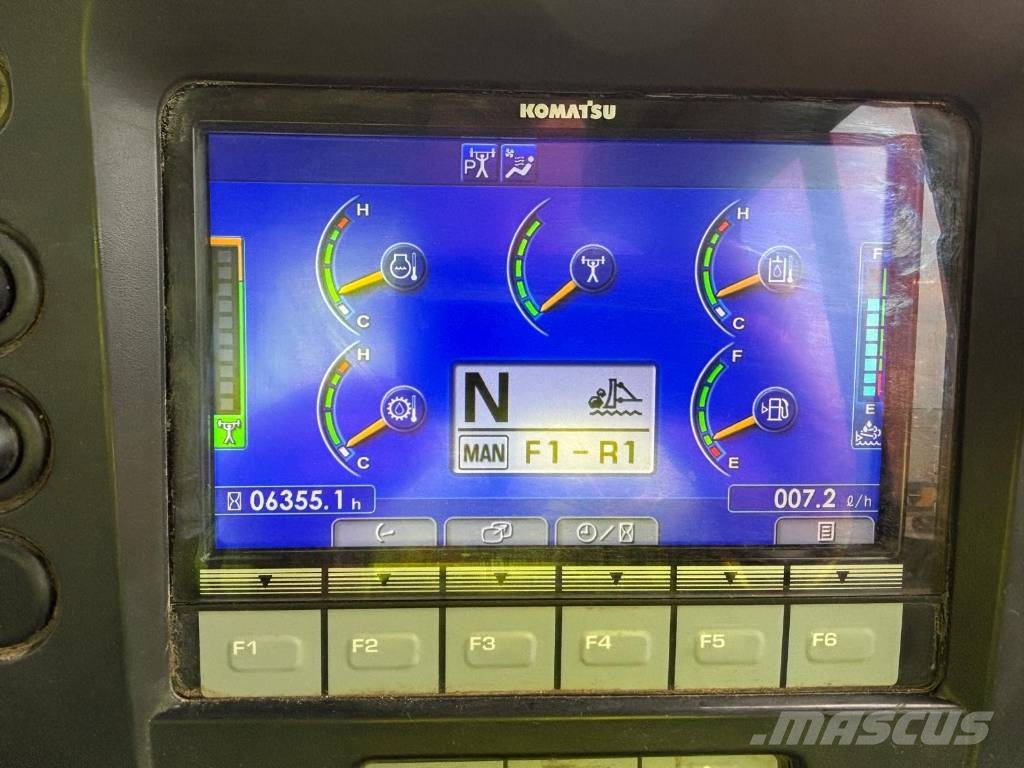 Komatsu D 65 EX-18 (CE - New UC - SU Blade) Rupsdozers
