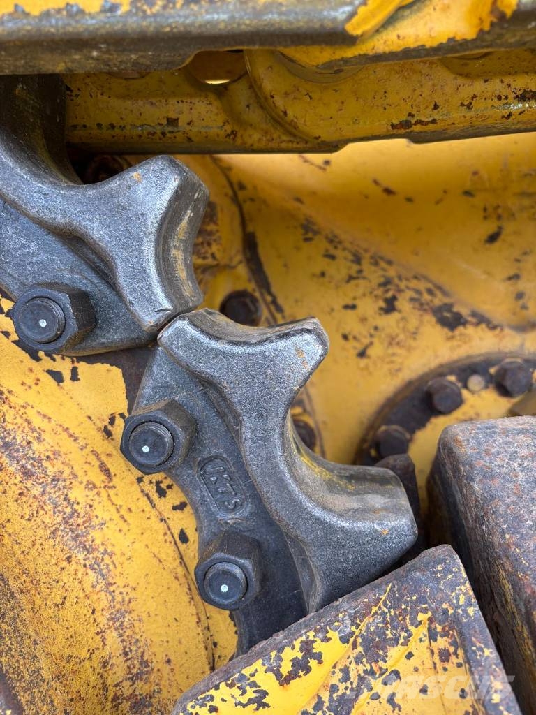 Komatsu D 65 EX-18 (CE - New UC - SU Blade) Rupsdozers