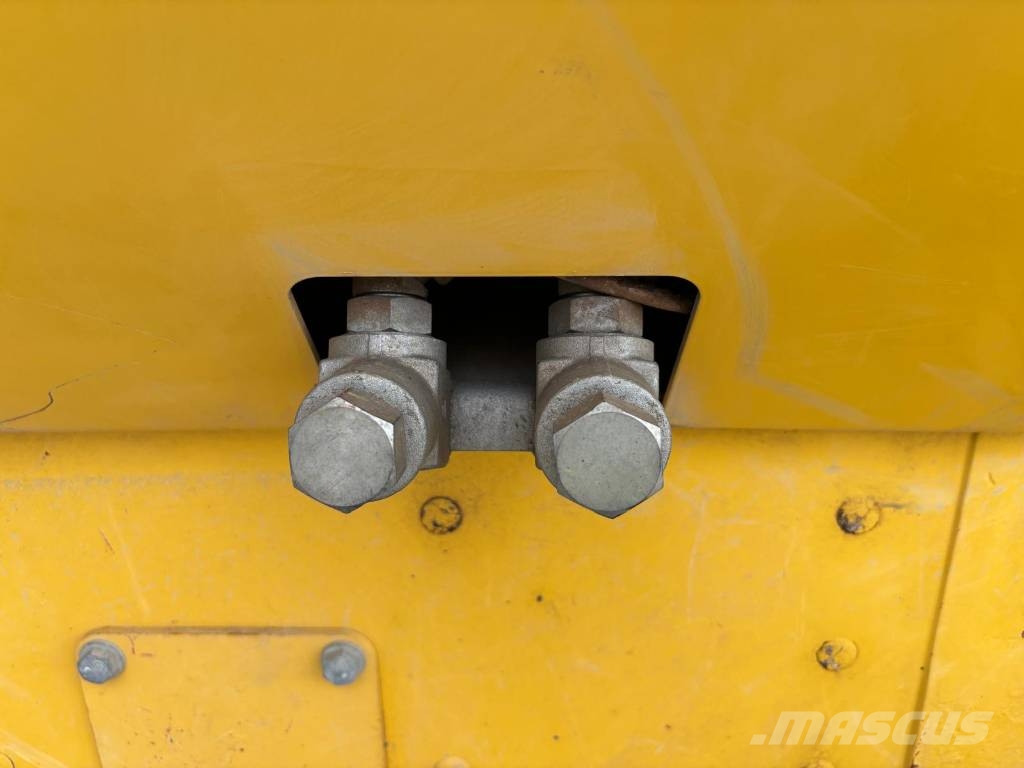Komatsu D 65 EX-18 (CE - New UC - SU Blade) Rupsdozers
