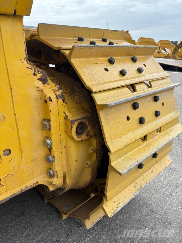Komatsu D 65 EX-18 (CE - New UC - SU Blade) Rupsdozers