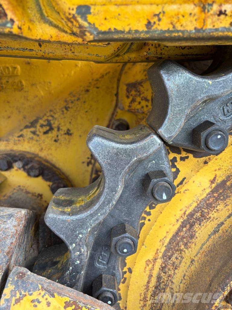 Komatsu D 65 EX-18 (CE - New UC - SU Blade) Rupsdozers