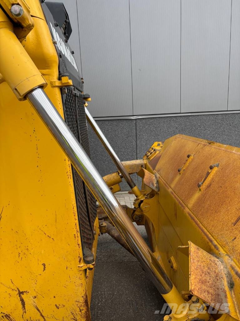 Komatsu D 65 EX-18 (CE - New UC - SU Blade) Rupsdozers
