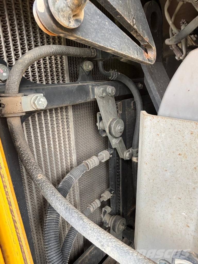 Komatsu D 65 EX-18 (CE - New UC - SU Blade) Rupsdozers