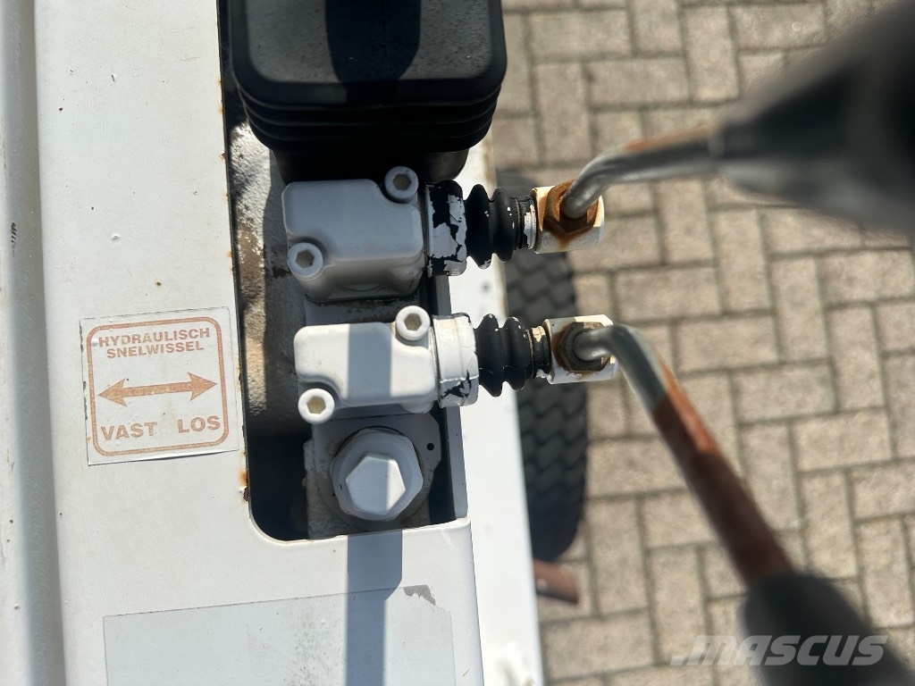Knikmops 100 لوادر بعجل