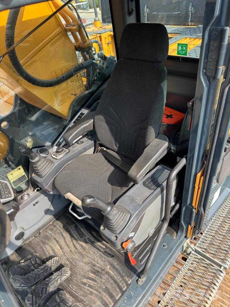 Hyundai HX 520 L Rupsgraafmachines