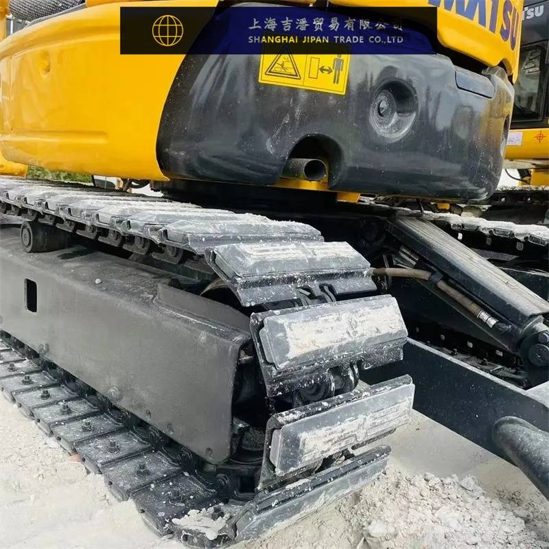 Komatsu PC 30 MR حفارات زحافة
