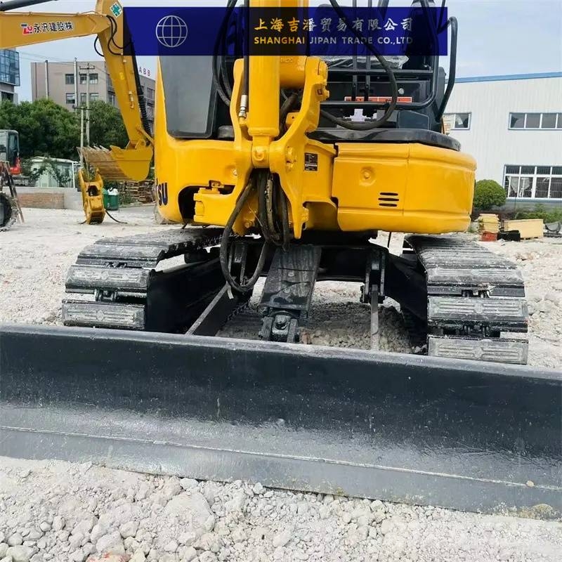 Komatsu PC 30 MR حفارات زحافة
