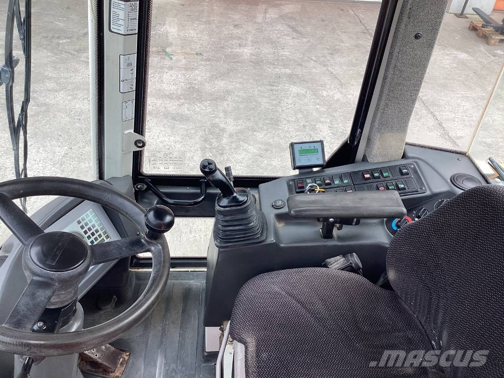 Liebherr 507 Kolesni nakladalci