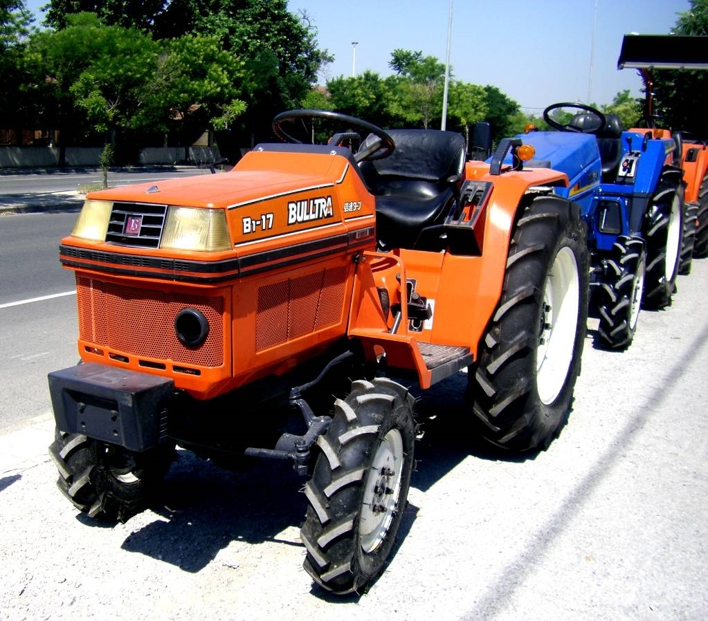 Kubota BULLTRA B1-17 4wd الجرارات