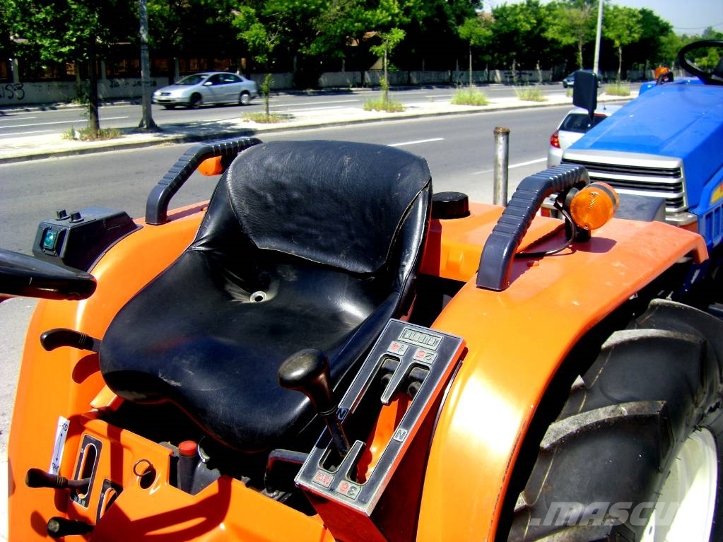 Kubota BULLTRA B1-17 4wd الجرارات