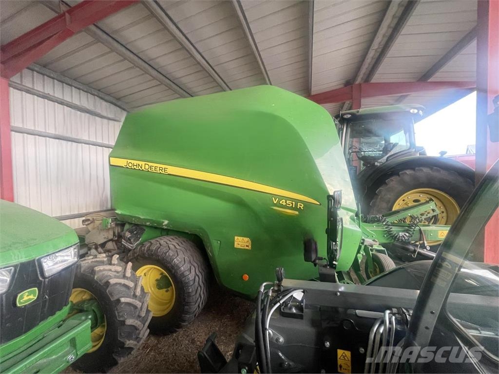 John Deere V 451R 원형 곤포기
